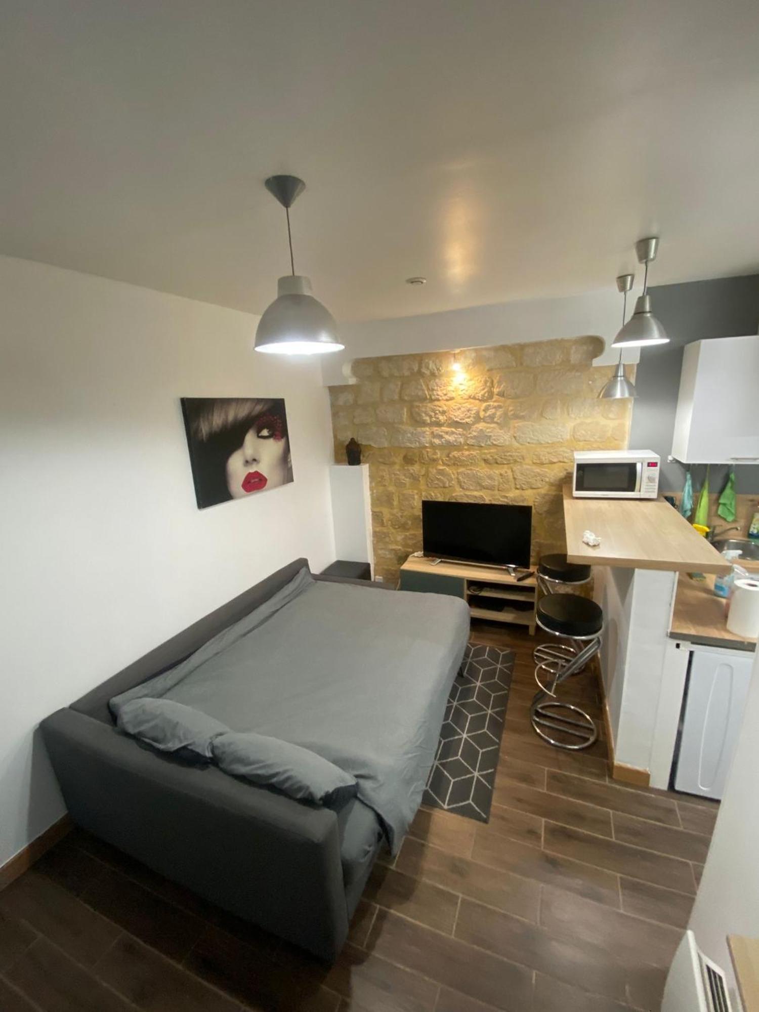 Agreable Appartement In Montmartre Paris Luaran gambar