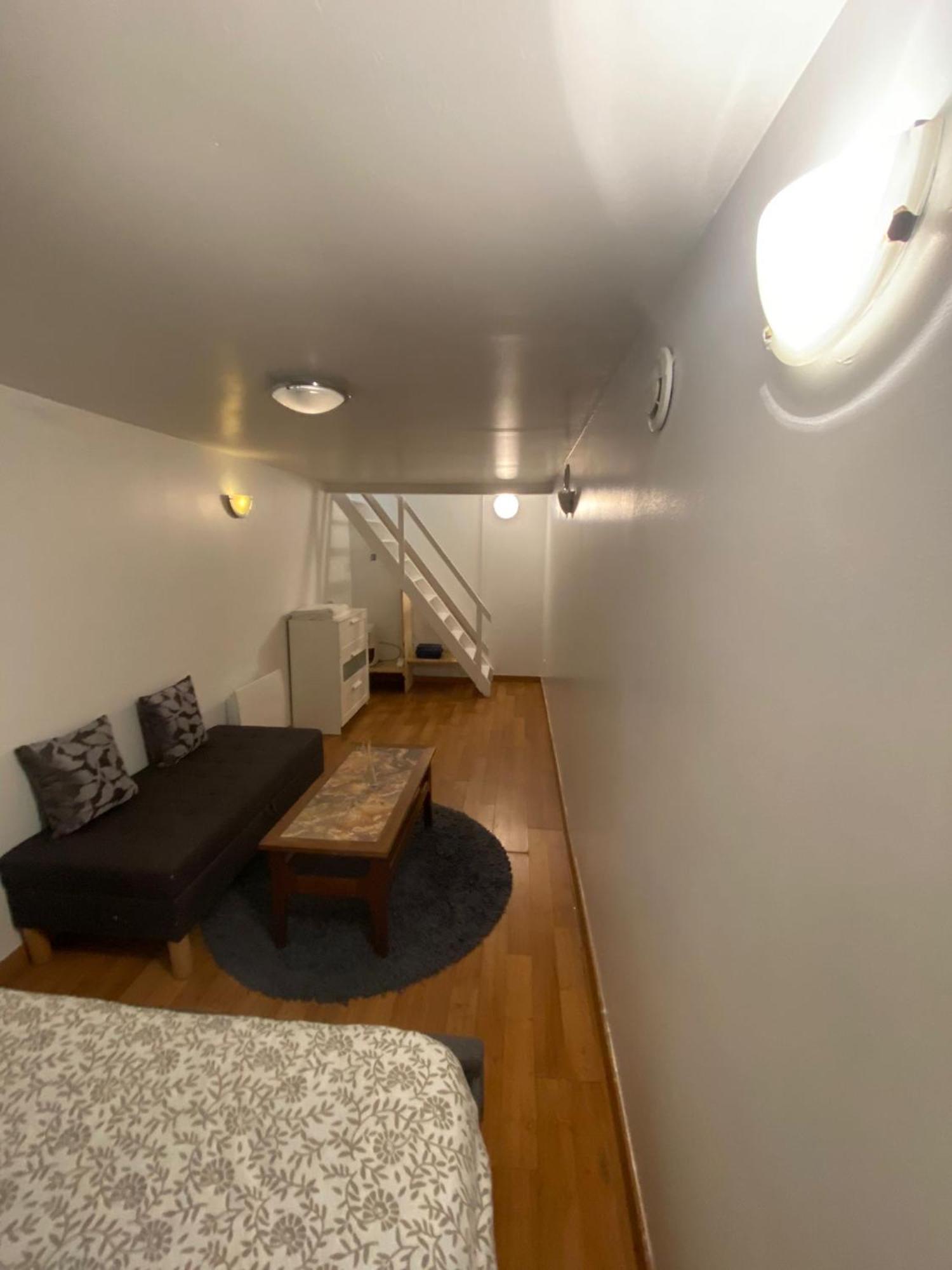 Agreable Appartement In Montmartre Paris Luaran gambar