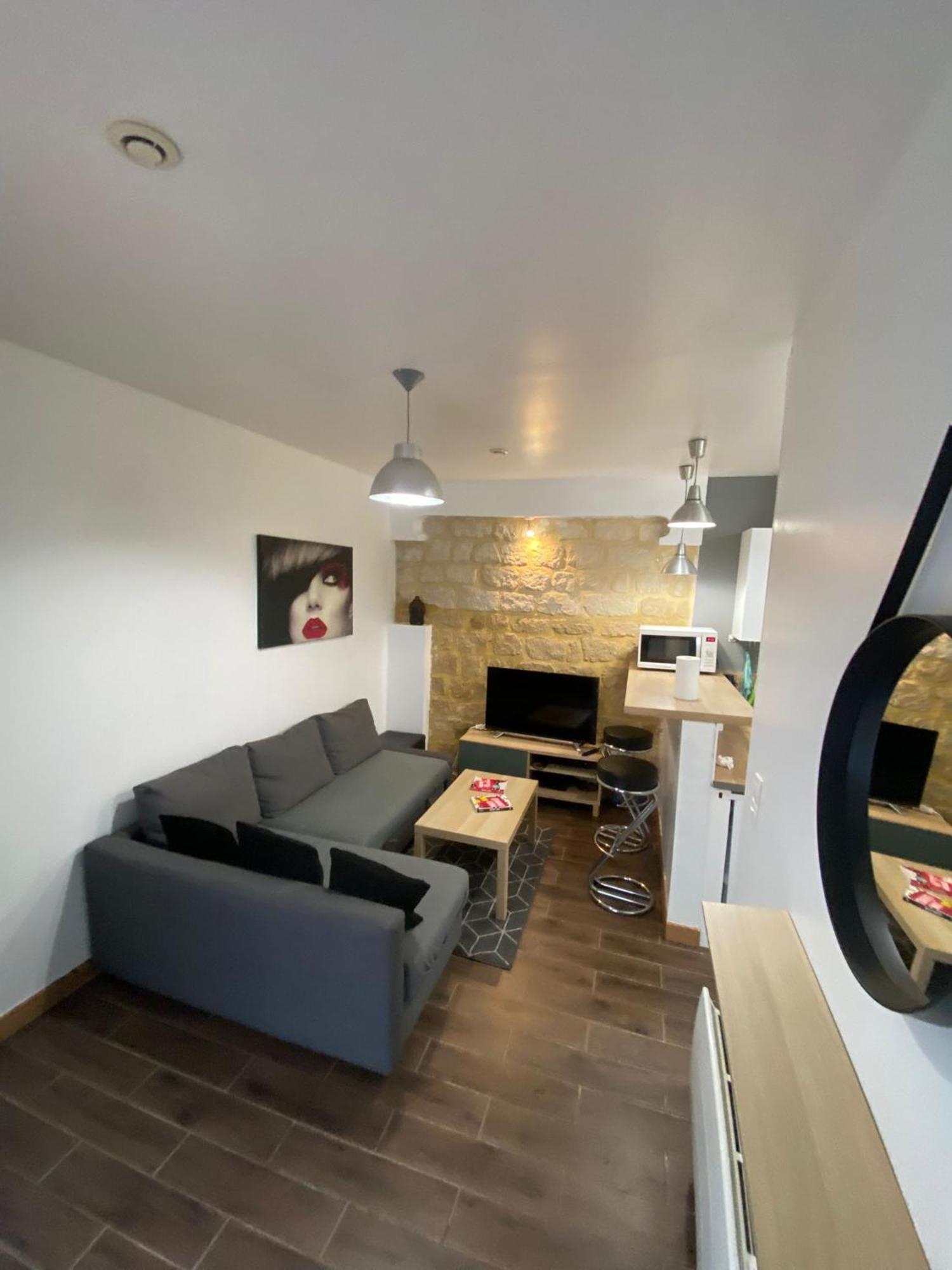 Agreable Appartement In Montmartre Paris Luaran gambar
