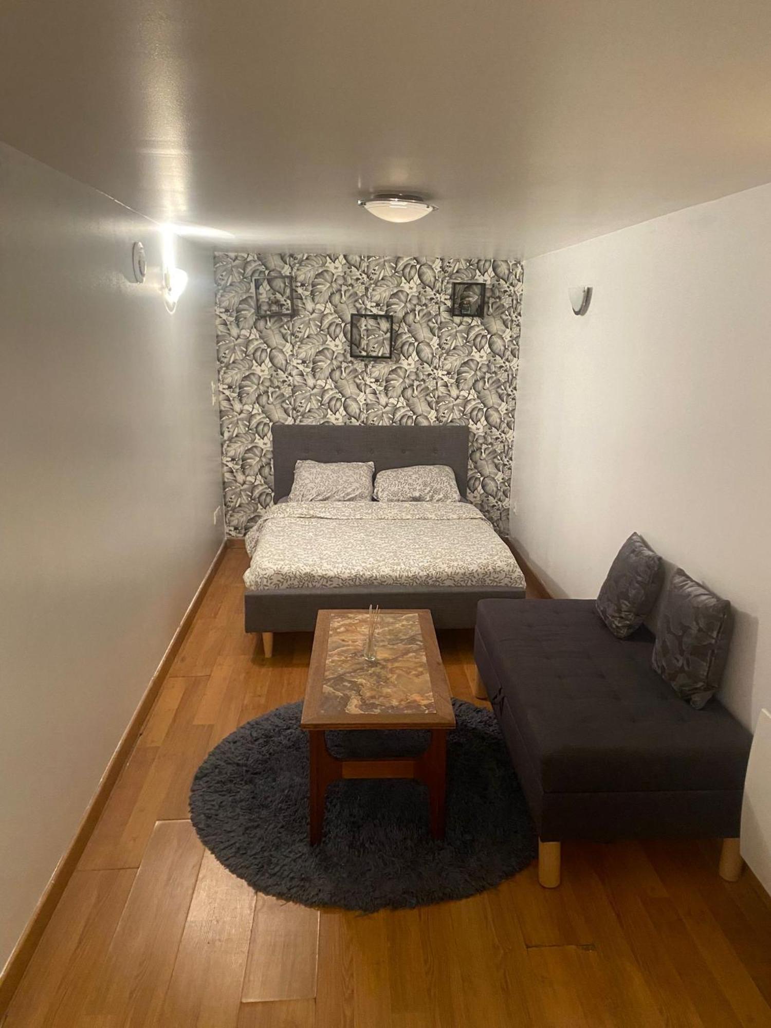 Agreable Appartement In Montmartre Paris Luaran gambar