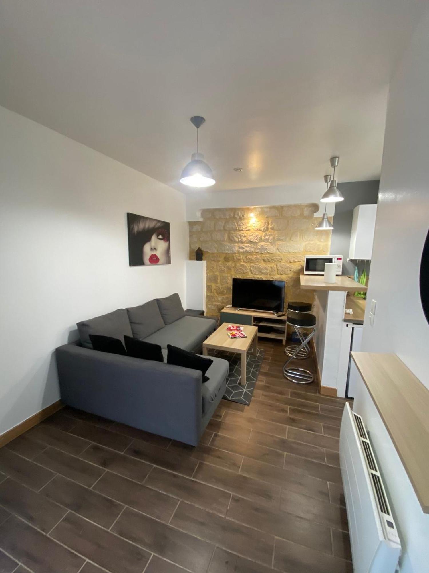 Agreable Appartement In Montmartre Paris Luaran gambar