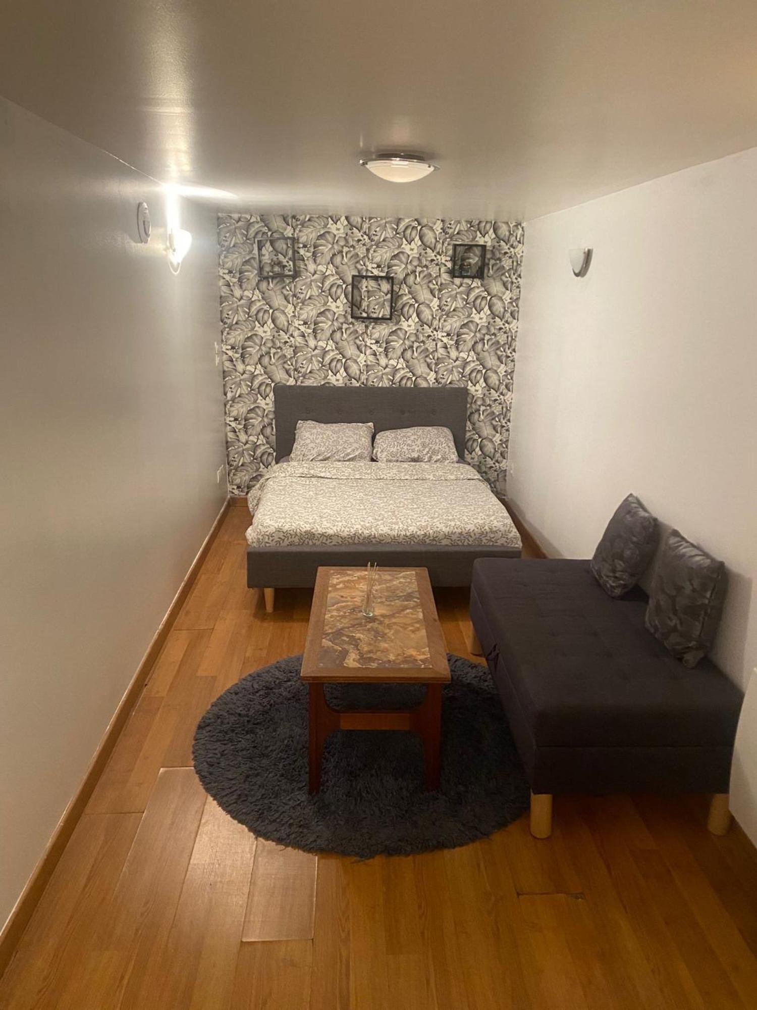 Agreable Appartement In Montmartre Paris Luaran gambar