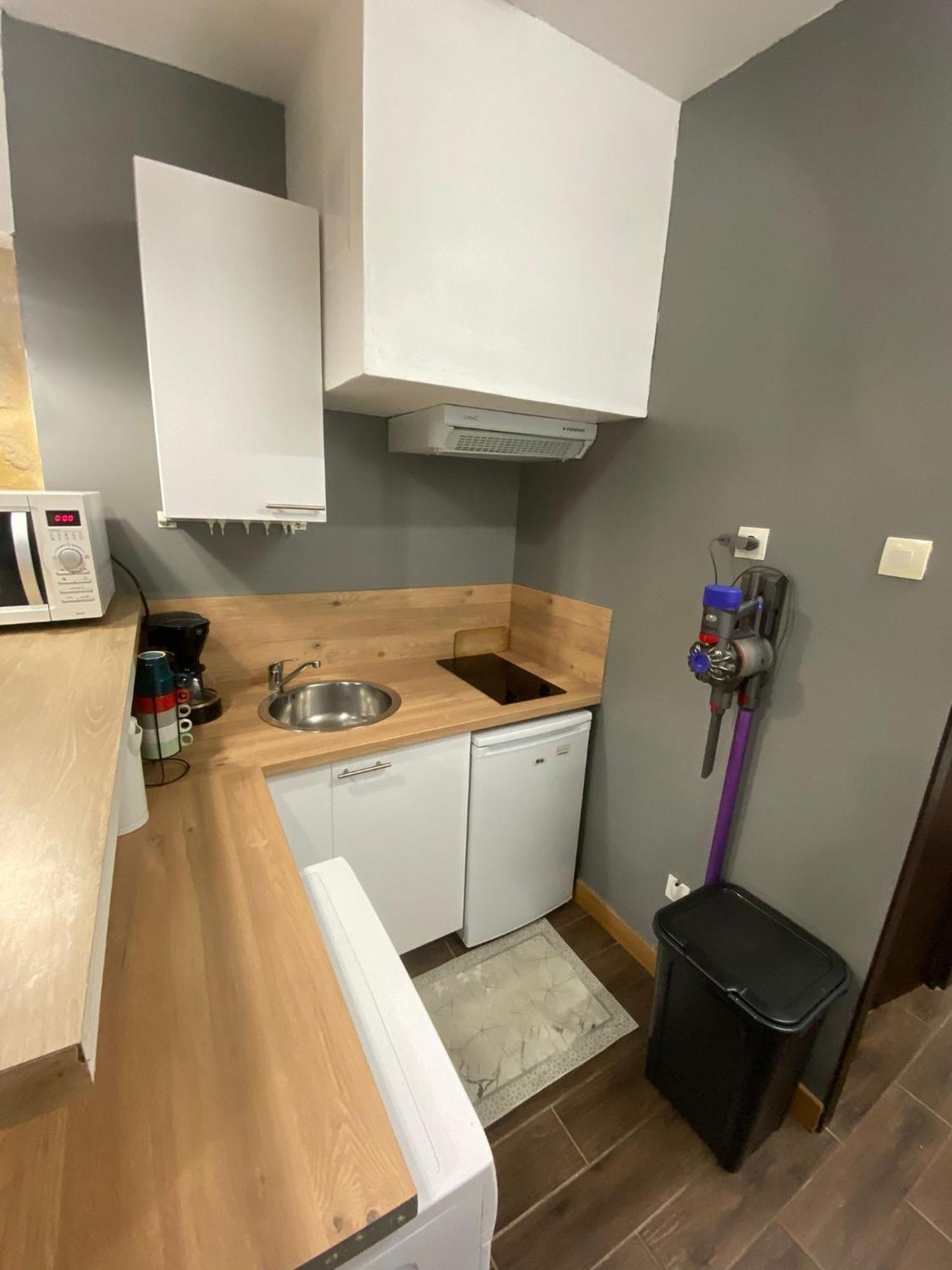 Agreable Appartement In Montmartre Paris Luaran gambar